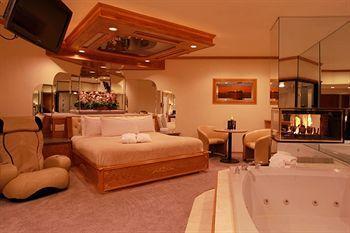 Sybaris Pool Suites Mequon Brown Deer Buitenkant foto