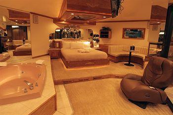 Sybaris Pool Suites Mequon Brown Deer Buitenkant foto